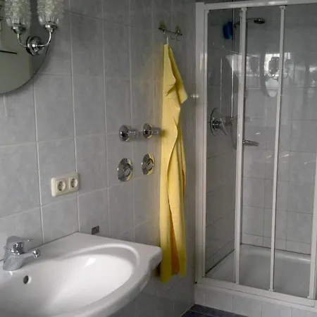 Gaestehaus Am Rathaus, Mehrbettzimmer 2 * Hohenpeißenberg