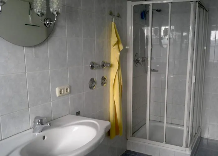 Gaestehaus Am Rathaus, Mehrbettzimmer 2 * Hohenpeißenberg